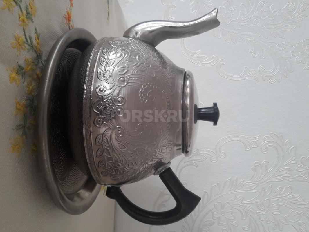 Продам:
-винтажный  заварочный чайник с узором на подносе латунь-никель-1500;
-статуэтка лыжница; - Орск