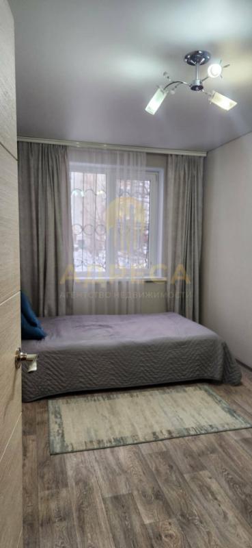 Продается трехкомнатная квартира на 1 этаже, без балкона.📍 Расположение: Удобный первый этаж. - Оренбург