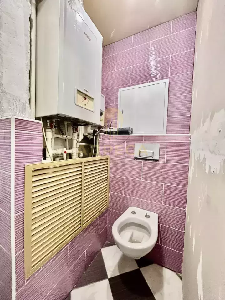 В самом востребованном районе города,на участке 5 соток продаются два дома. - Оренбург