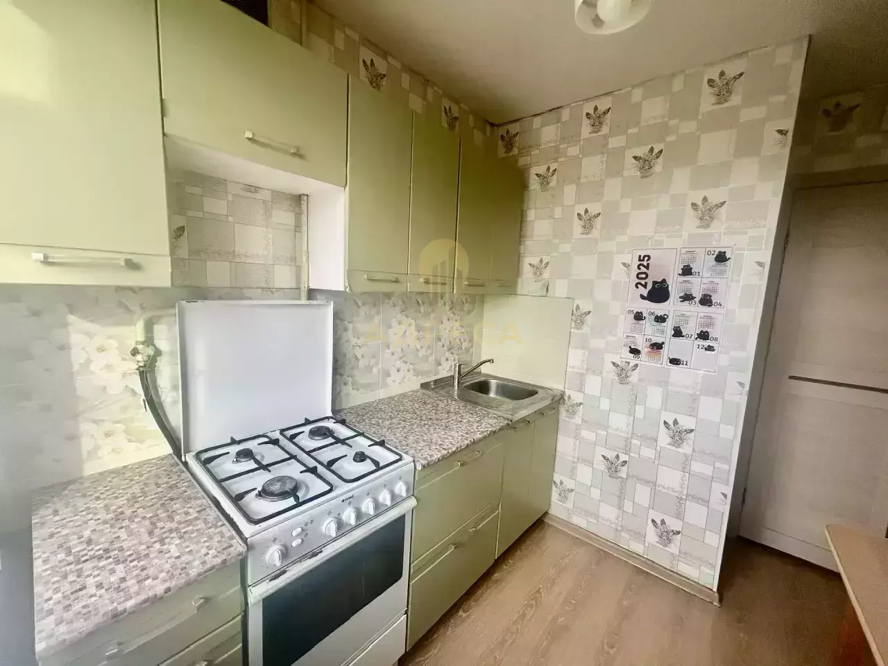 Продается светлая,просторная двухкомнатная квартира. - Оренбург