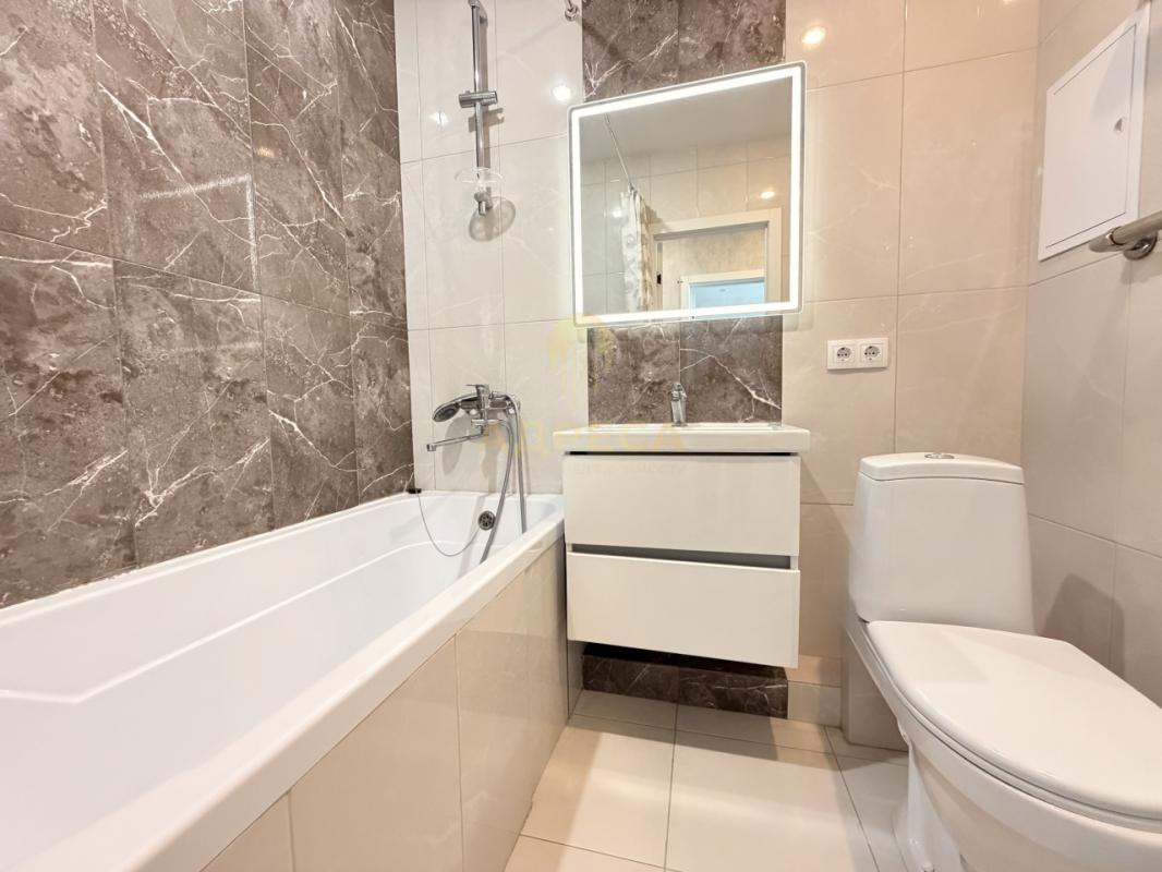 Продаётся тёплая, уютная квартира с удобной планировкой, общей площадью 38 кв. - Оренбург