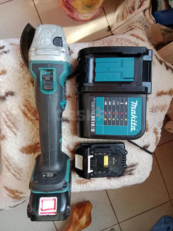 Аккумуляторная болгарка Makita 18v оригинал безщеточная в отличном состоянии в ремонте не была - Орск