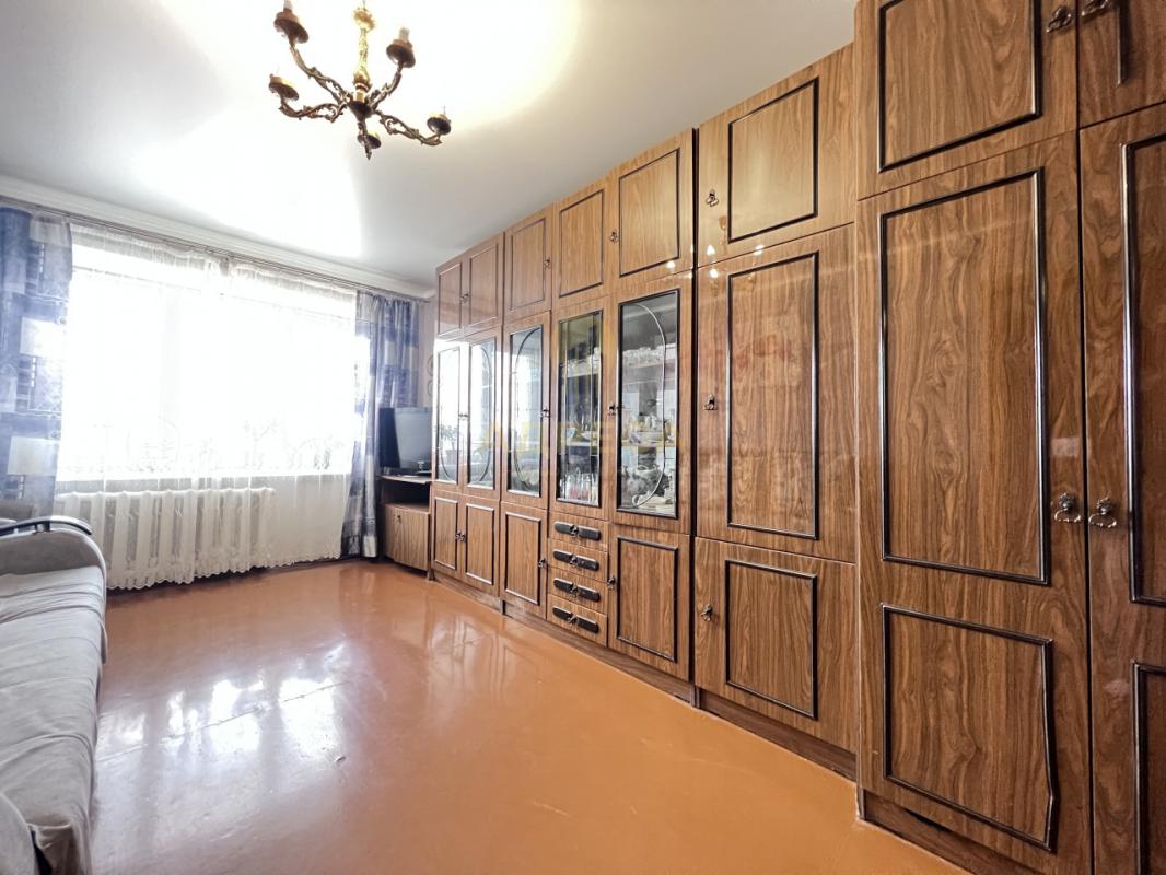 Продаётся тёплая, просторная 3 -х комнатная квартира на 5 этаже 5-ти этажного кирпичного  дома!!! - Оренбург