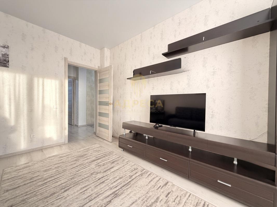 Продается уютная квартира по улице Карпова 3/1, полностью с ремонтом, расположенная на 17-м этаже мо - Оренбург