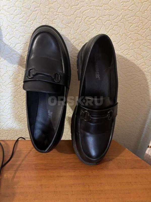 Ботиночки в отличном р.37 -300 руб., лоферы р.39  кожа очень мягкая,ножкам комфортно, первые новые - - Орск