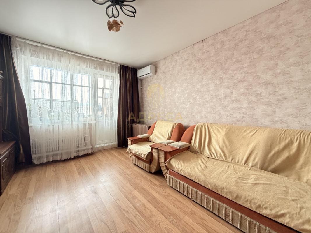 Продаётся просторная 3-х комнатная квартира на 6 этаже 10-ти этажного дома, по адресу ул. - Оренбург