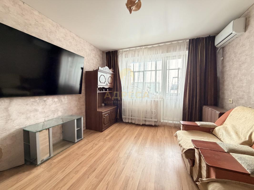 Продаётся просторная 3-х комнатная квартира на 6 этаже 10-ти этажного дома, по адресу ул. - Оренбург