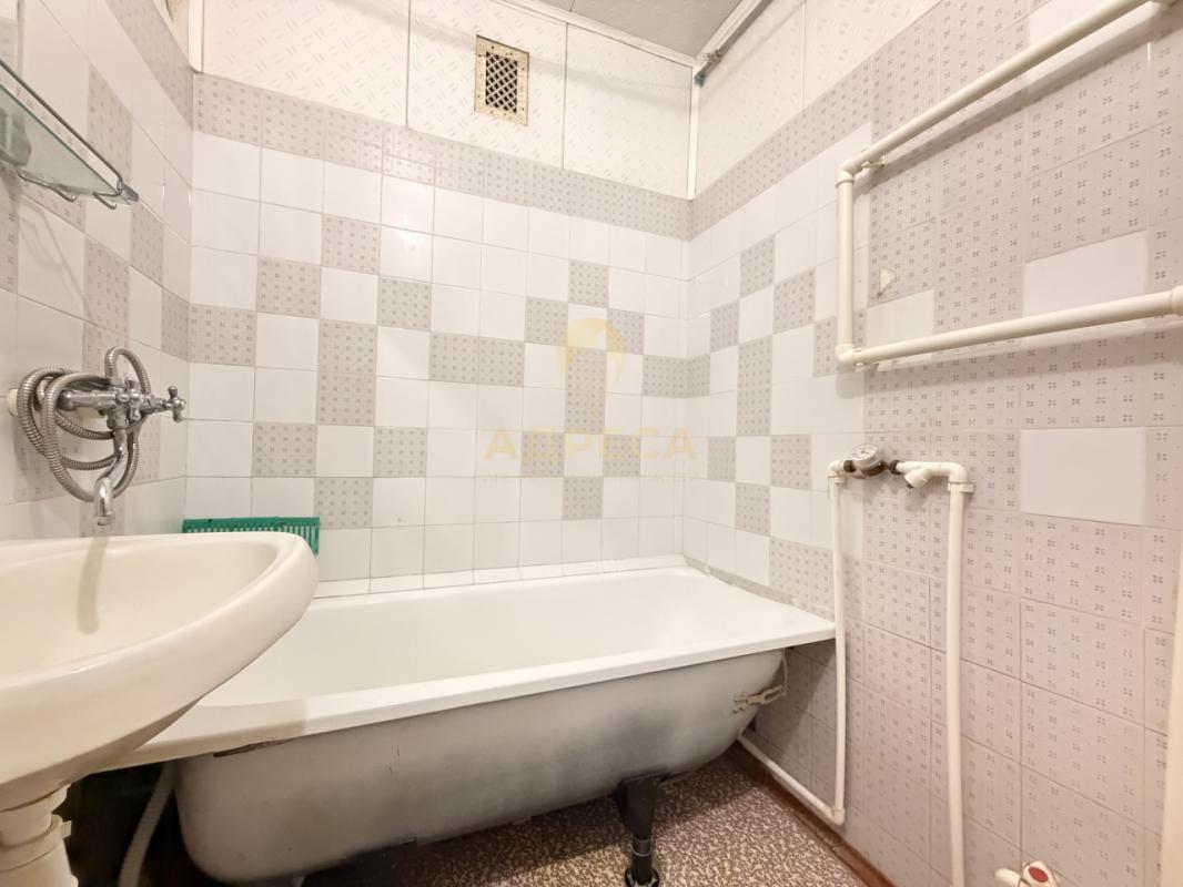 Продаётся тёплая, просторная 2- комнатная квартира по адресу ул. - Оренбург