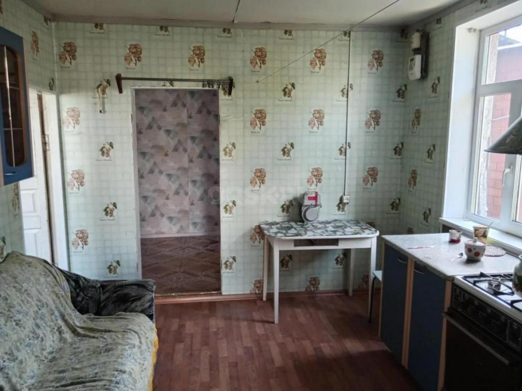 Дом барачного типа, все удобства в доме: газ, центральное водоснабжение. - Орск
