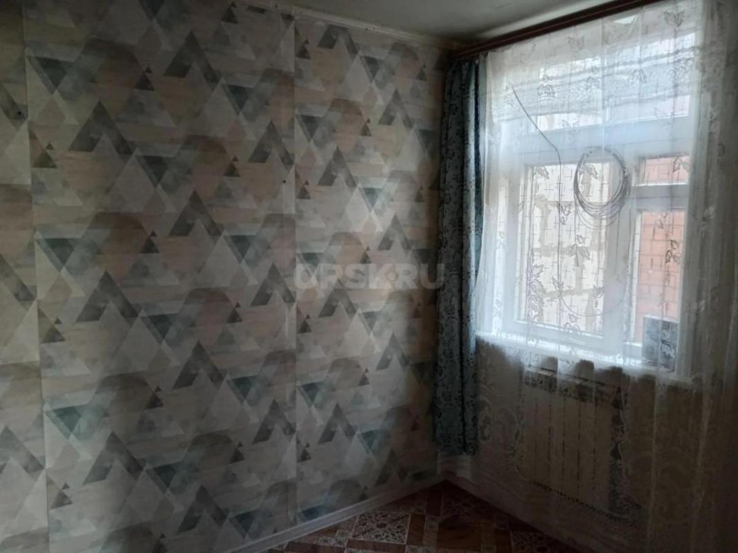 Дом барачного типа, все удобства в доме: газ, центральное водоснабжение. - Орск