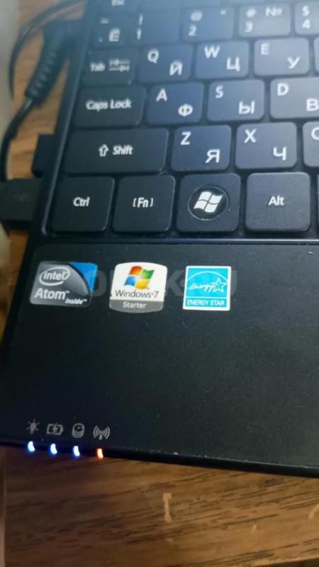 Продам нетбук, характеристики на фото, зарядник не много отходит, колонки в подарок, торг - Орск