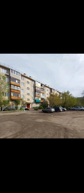 Продается 2-х комнатная квартира на привлекательном этаже,
по адресу: г. - Новотроицк