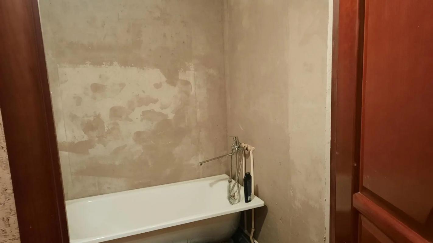 ПРОДАËТСЯ 2-Х КОМНАТНАЯ КВАРТИРА, НА 1 ЭТАЖЕ, 5-ТИ ЭТАЖНОГО КИРПИЧНОГО ДОМА. - Новотроицк