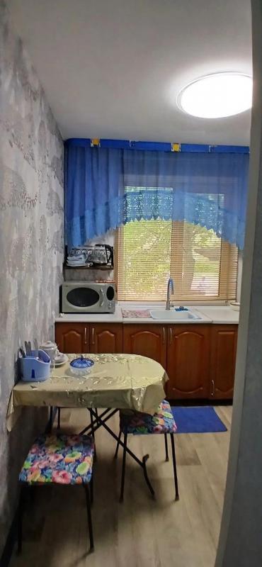 Предлагаем Вашему вниманию светлую уютную квартиру  с хорошими ремонтом по приемлемой цене
• г. - Новотроицк