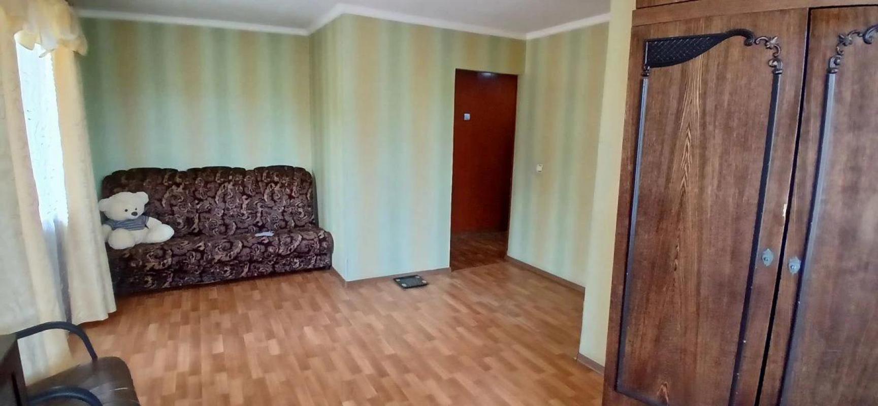 Предлагаем Вашему вниманию светлую уютную квартиру  с хорошими ремонтом по приемлемой цене
• г. - Новотроицк