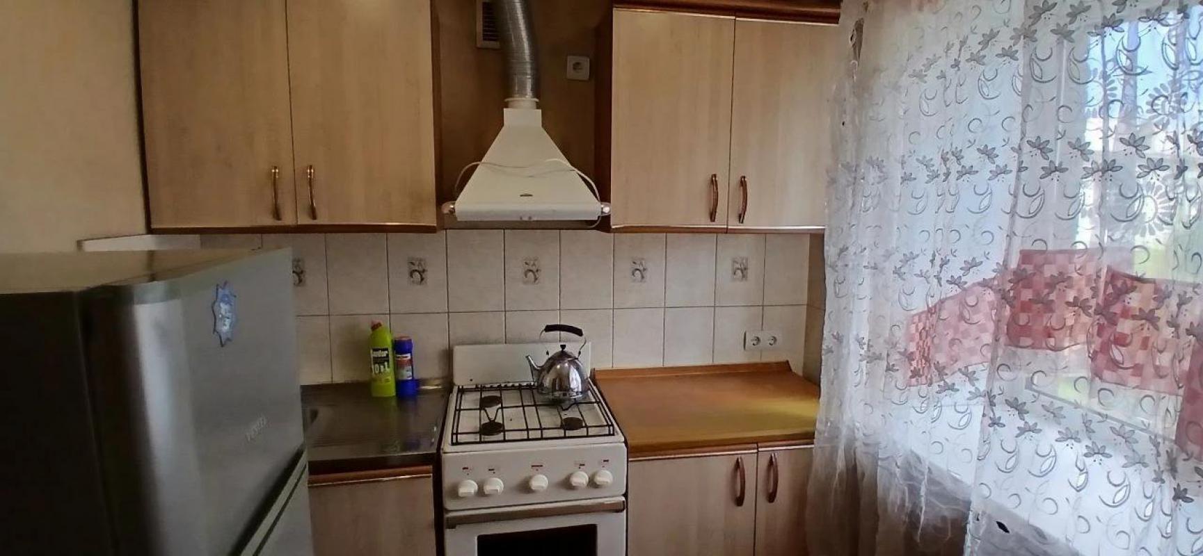 Предлагаем Вашему вниманию светлую уютную квартиру  с хорошими ремонтом по приемлемой цене
• г. - Новотроицк