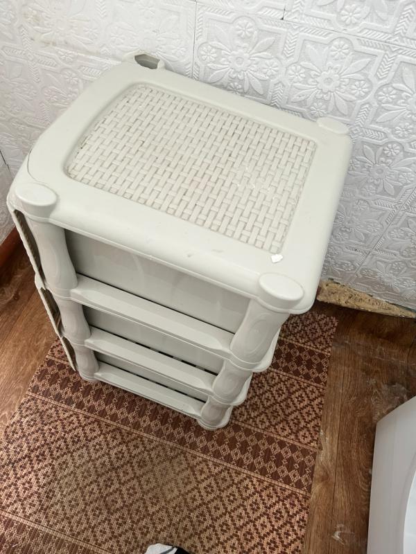 Стенка-горка 1200руб., тумбочка 500руб., тумбочка для ванной комнаты 500руб., шкаф для прихожей 500р - Новотроицк