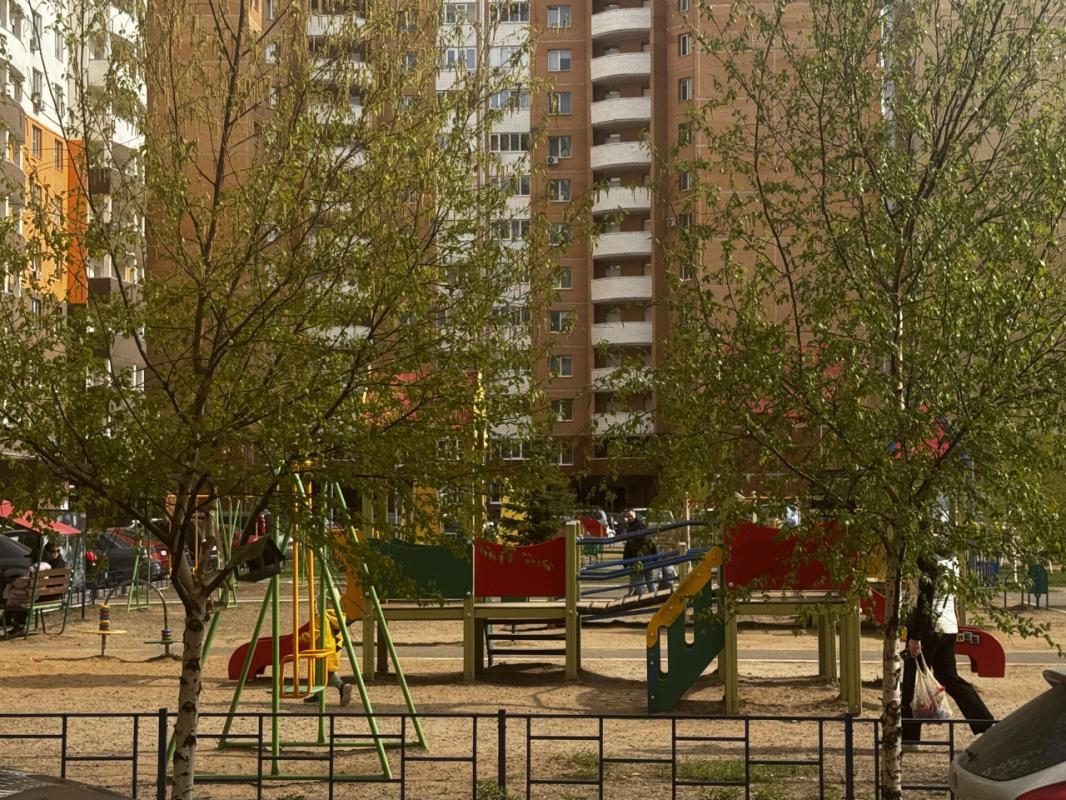Продаётся уютная и светлая
Двухкомнатная квартира в г. - Оренбург