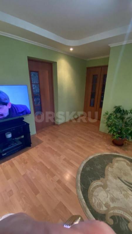 Продается теплая и уютная квартира на 2 этаже кирпичного дома общей площадью 58,2 м2, в центре город - Гай