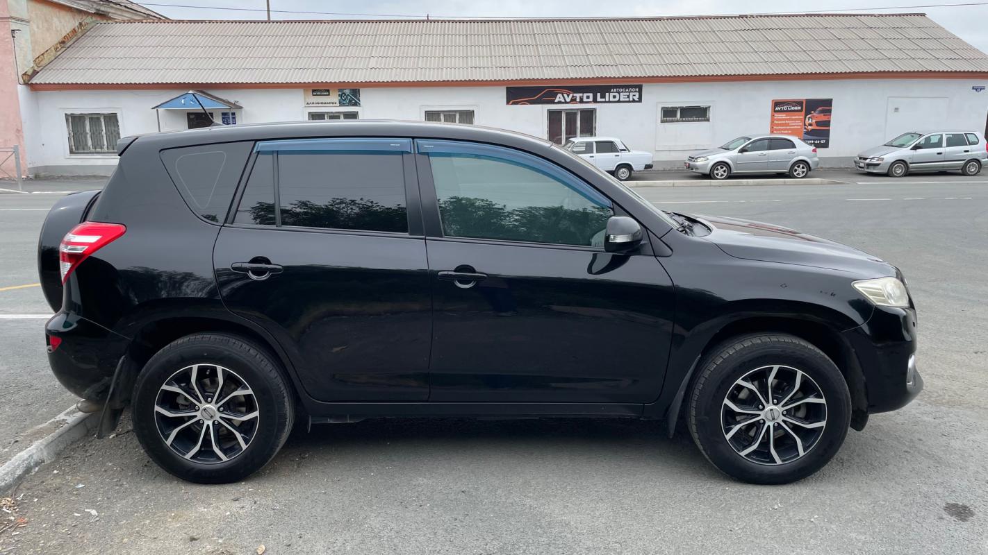 Пpoдается Лeгендaрная Тоyotа RAV4 2011 года выпуска

По факту два хозяина

Комплектация:

Климат кон - Новотроицк