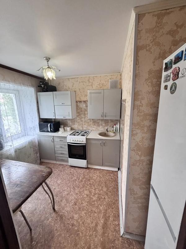 Продам 3х комнатную квартиру по адресу Советская 61, дом расположен в центре города, остановка возле - Новотроицк
