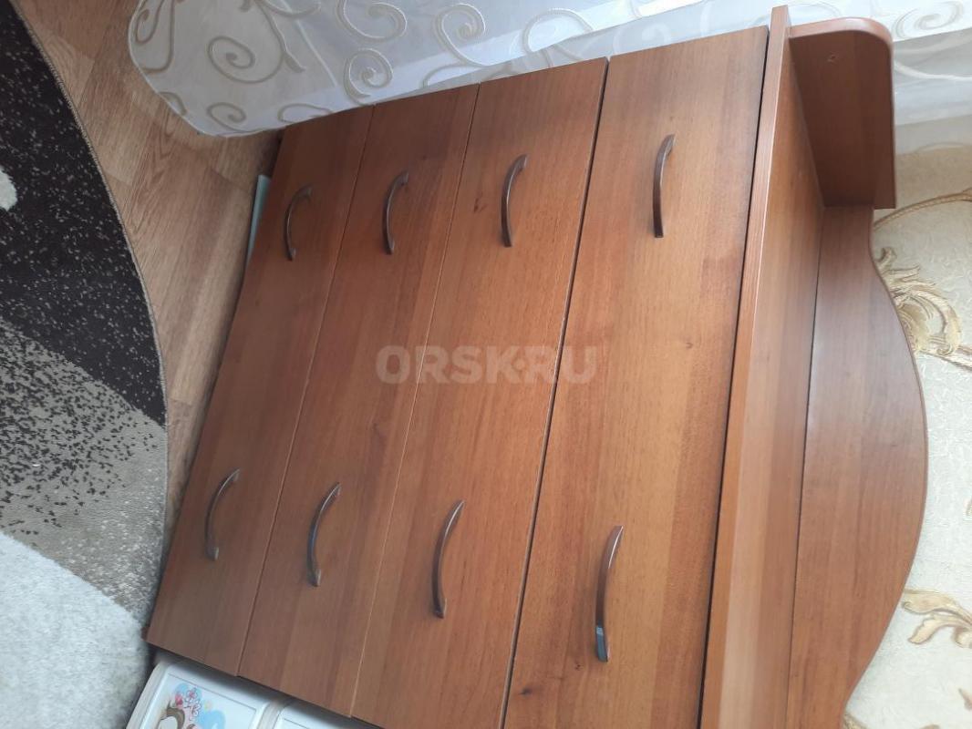 Продам угловой вместительный шкаф в хорошем состоянии, цена 15000р. - Орск