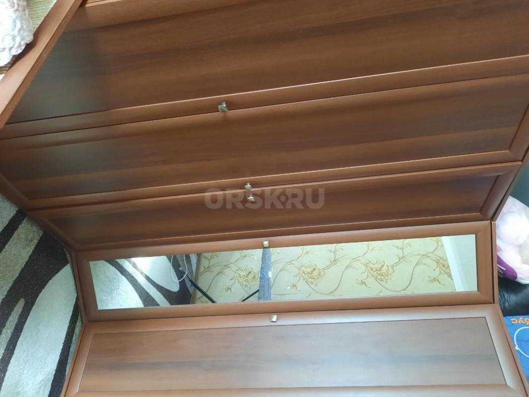 Продам угловой вместительный шкаф в хорошем состоянии, цена 15000р. - Орск