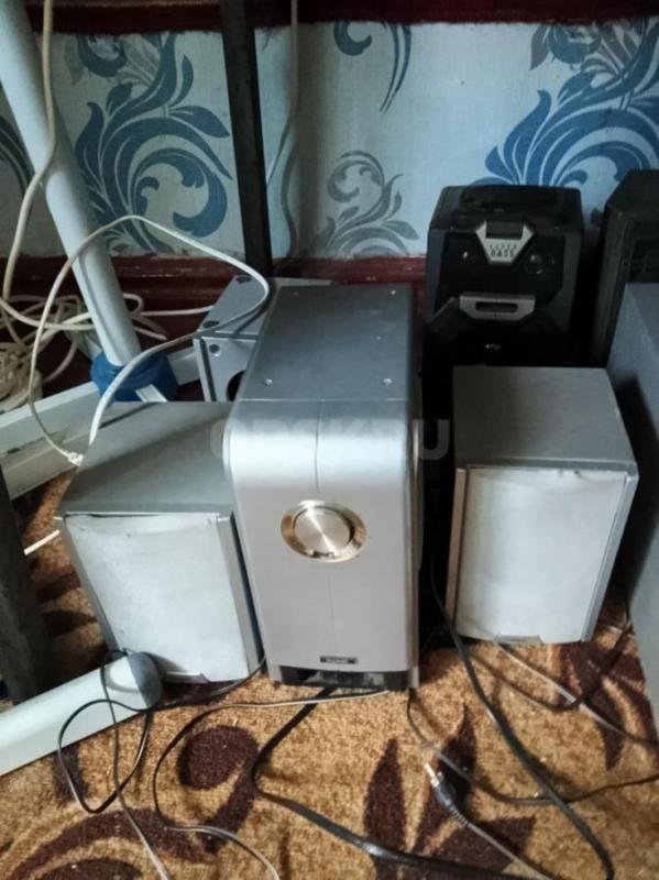 Продам музыкальный центр Филлипс ( радио и аукс работают, остальное нет) по 800 рублей. - Орск