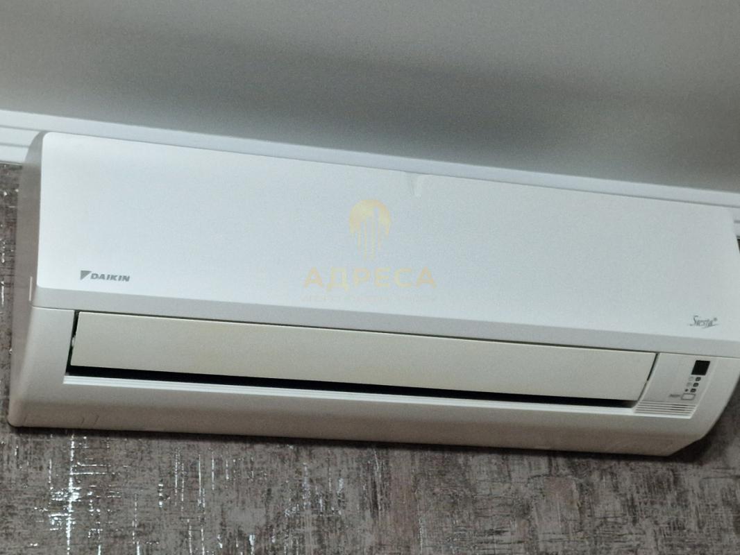 Продается двухкомнатная квартира с уникальной планировкой - окна на обе стороны "распашонка&quo - Оренбург