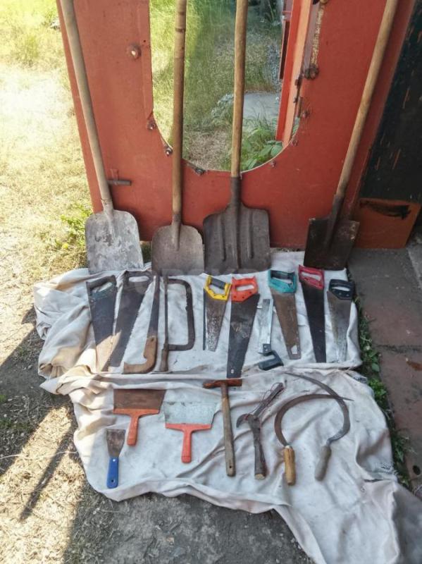 Продам лопаты, серпы, ножовки, шпателя тяпку, веткорез по 150 рублей за штуку. - Орск