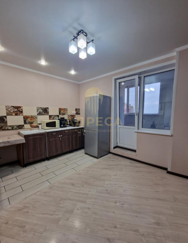 Продается двухкомнатная квартира с уникальной планировкой - окна на обе стороны "распашонка&quo - Оренбург
