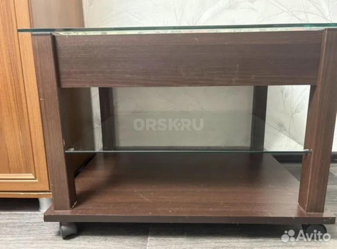 Продам журнальный столик на колесиках - Орск