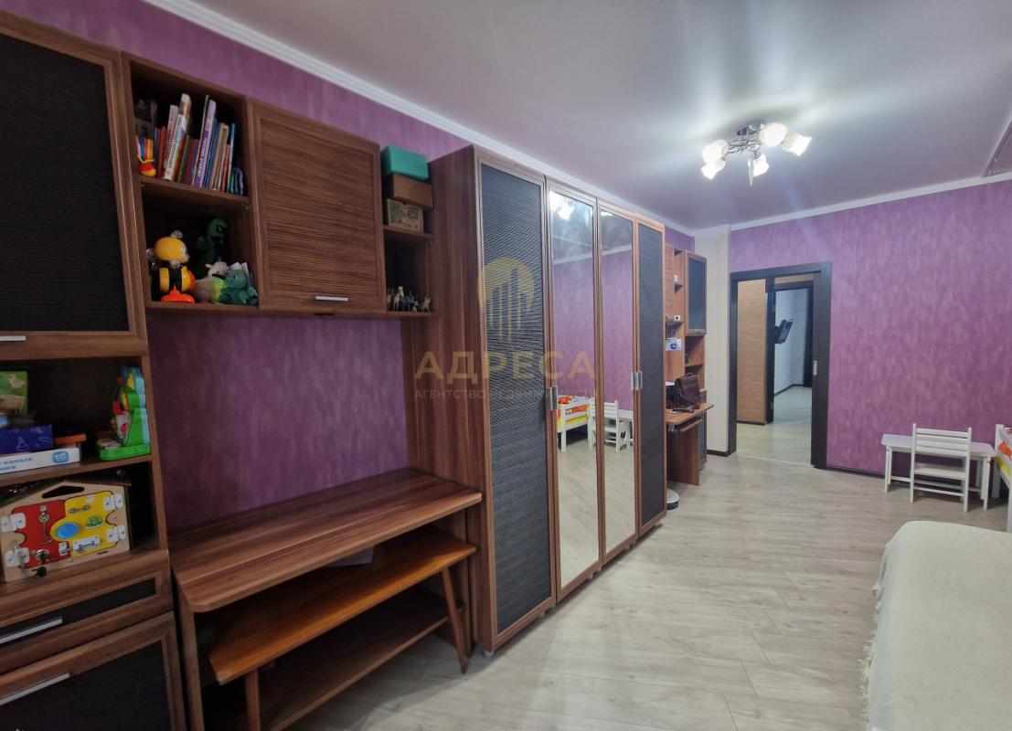 Продается двухкомнатная квартира с уникальной планировкой - окна на обе стороны "распашонка&quo - Оренбург