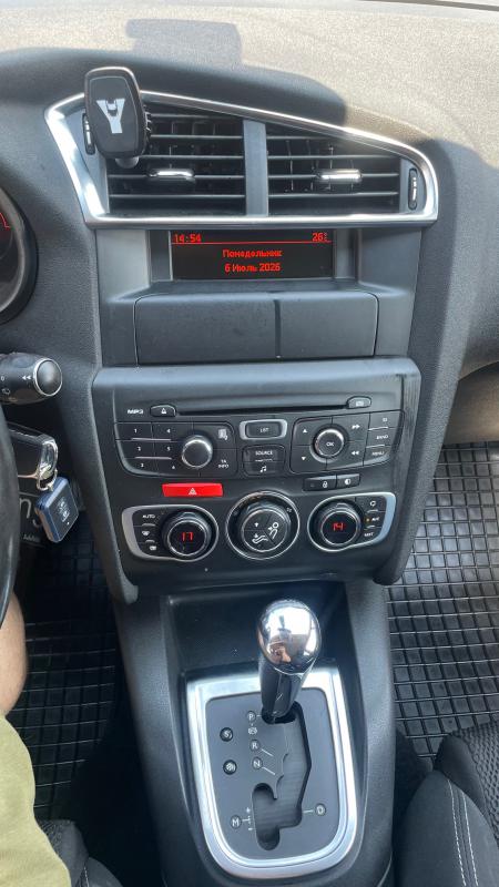 Пpoдается Citroen C4, 2013 года

--------АВТОМАТ-------

первая регистрация автомобиля 03.2014 года - Новотроицк