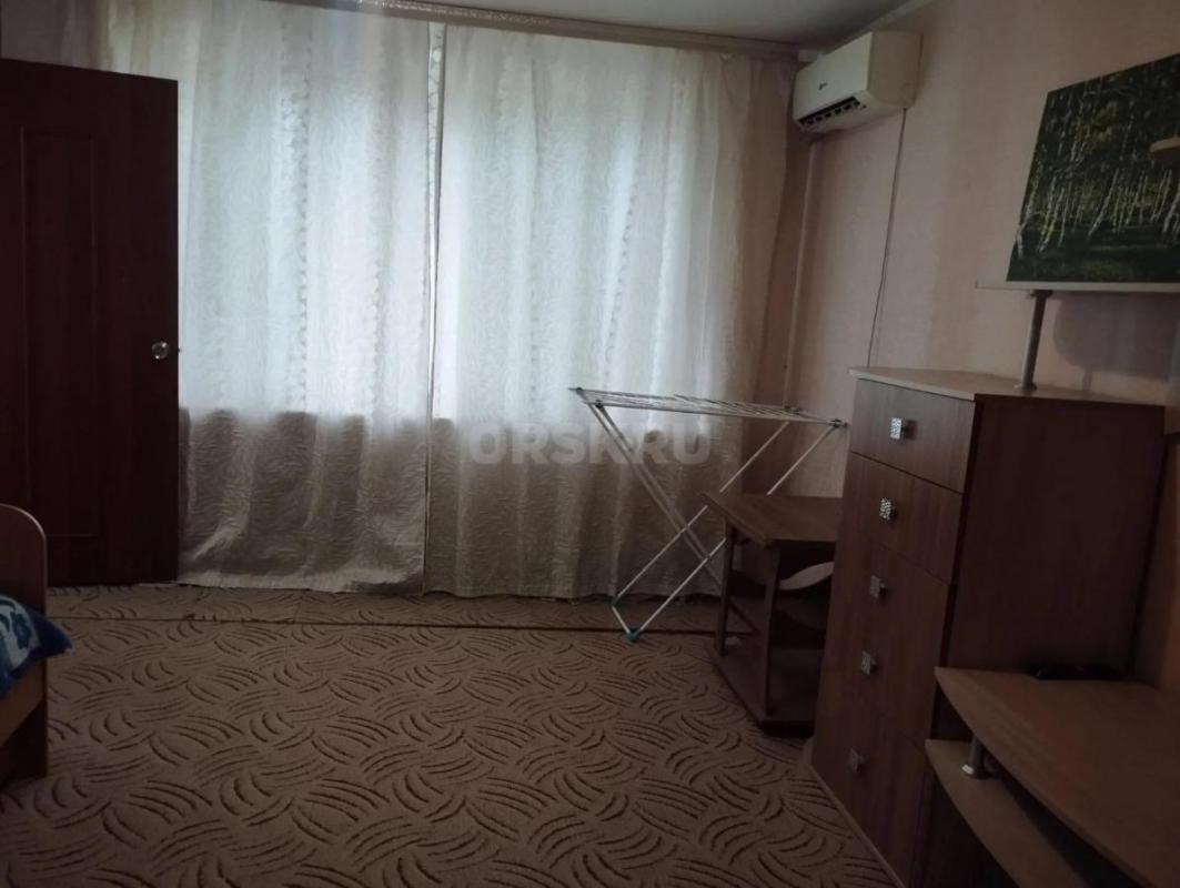 Сдам на длительный срок 2х комнатную квартиру на 240 кв,  двухэтажный дом, есть все необходимое для - Орск