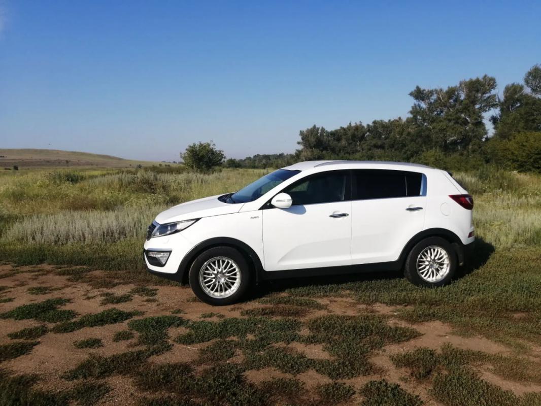 Продам Kia Sportage 2.0, (150 л.с.),  4WD, AT, 2012, цвет белый.  состояние отличное. - Орск