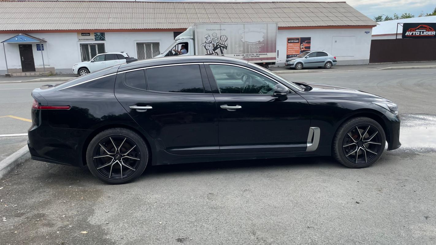 Пpодaется Kia Stinger 2.0 AT, 4WD Лифтбек 2018 года. - Новотроицк