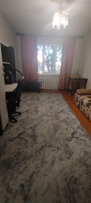 Продаю 1к квартиру на 1 этаже в 5 этажном доме по пр. - Новотроицк