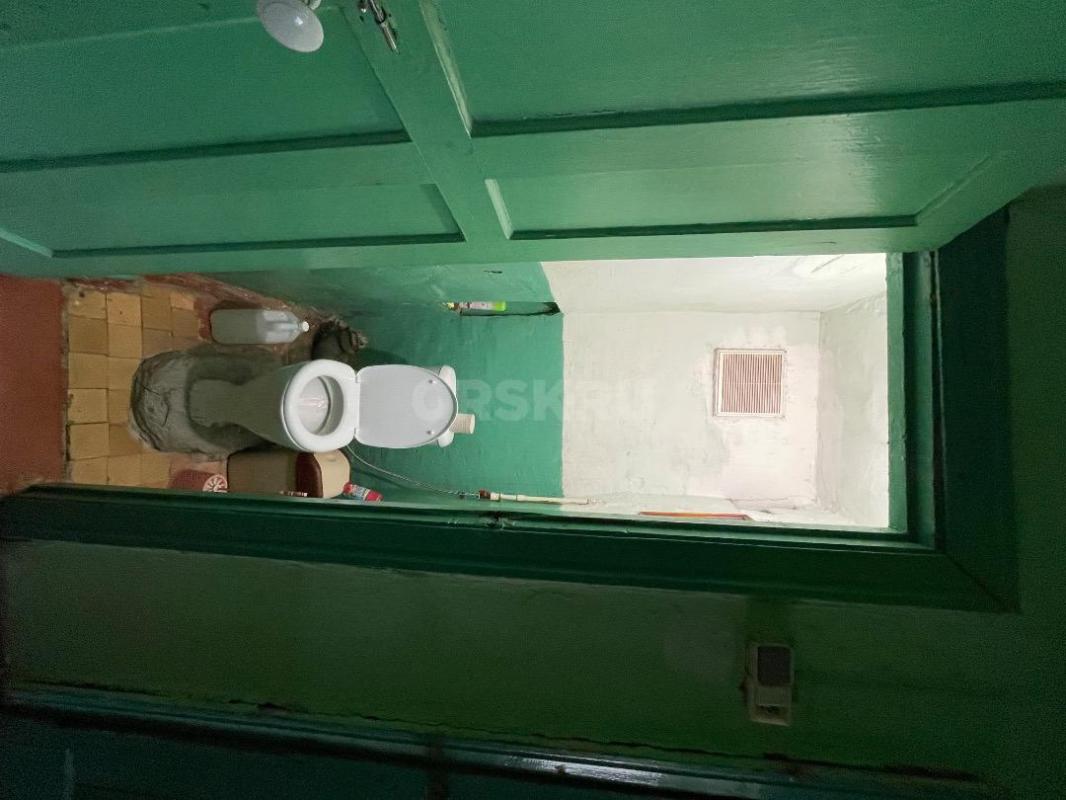 Продаю комнату в общежитии коридорного типа на первой линии по проспекту. - Орск