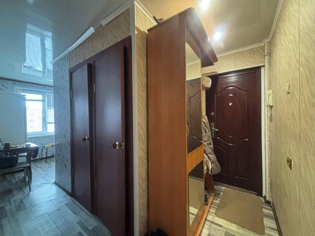 продам (либо обмен на 2-3 кв с доплатой,город Гай) 2х квартиру на четвертом этаже,по адресу: г. - Гай