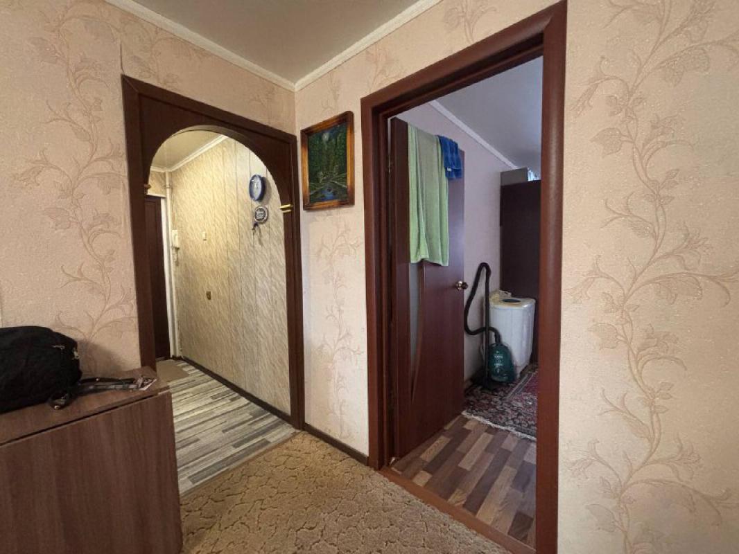 продам (либо обмен на 2-3 кв с доплатой,город Гай) 2х квартиру на четвертом этаже,по адресу: г. - Гай