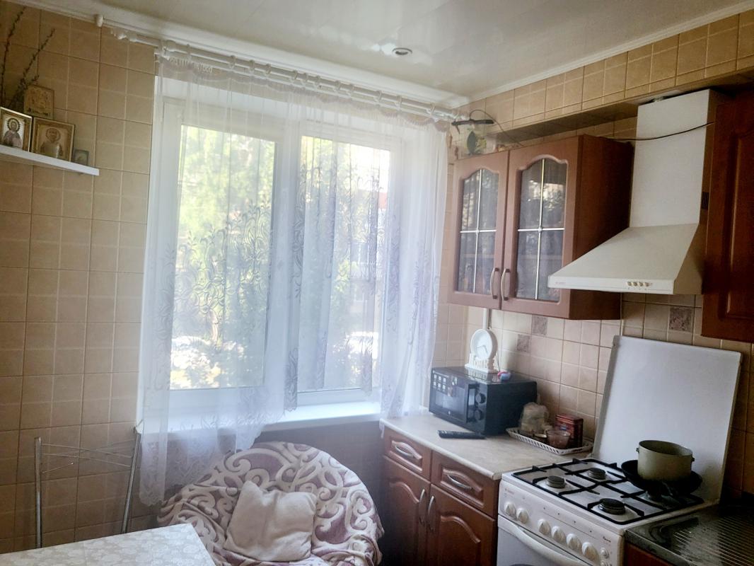 Продается двухкомнатная квартира с раздельными ходами с хорошим ремонтом. - Новотроицк