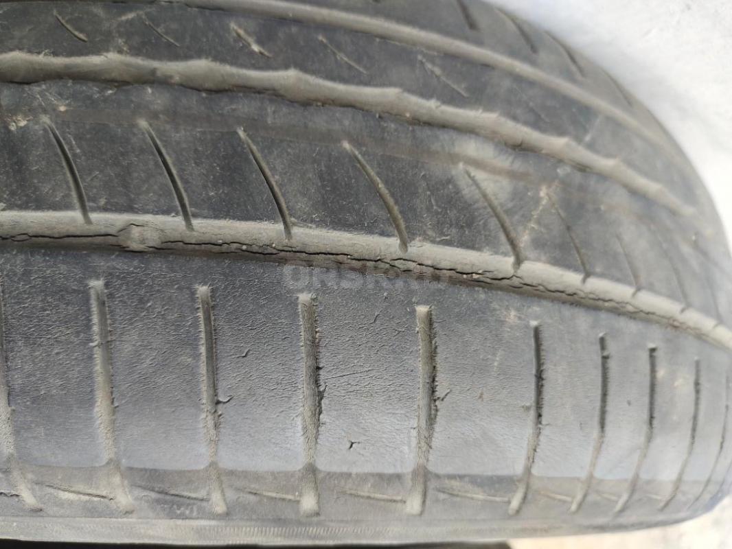 пирелли 185/65R15 за 2шт ,,есть латка на одной шине - Новотроицк