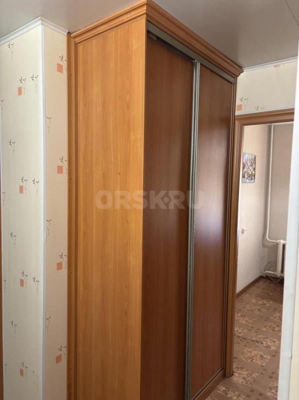 Продается уютная 3-х комнатная квартира на 2-ом этаже, в кирпичном 9-ти этажном доме. - Орск