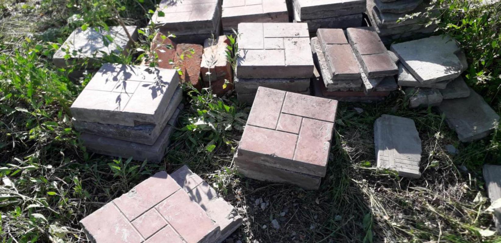 Плитка тротуарная, бу, 310×310мм, толщина 60мм, 45шт, есть сколы на поверхности, не у всех, одна рас - Орск