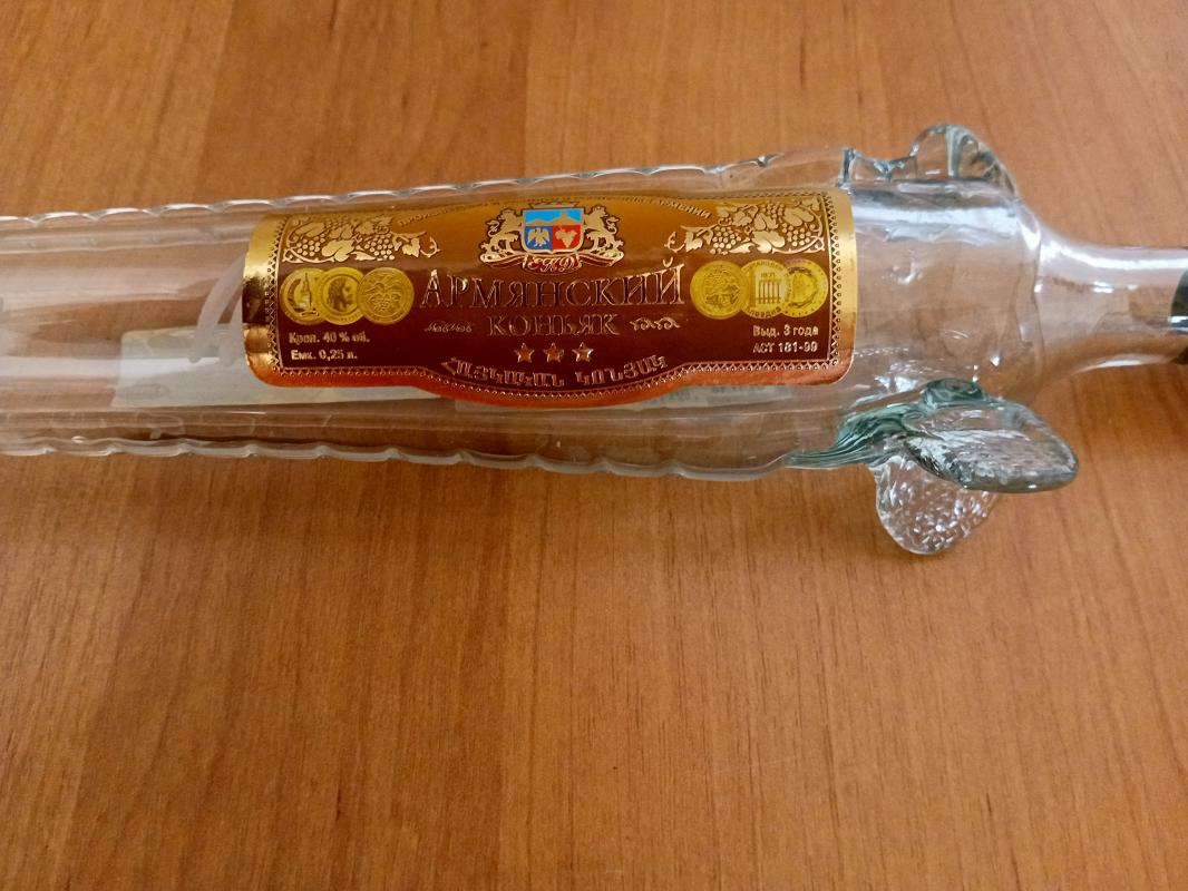 Продам пустую бутылку-штоф Капитанский ром, ёмкость 0,5 литра, керамика, цена 300 руб . - Новотроицк