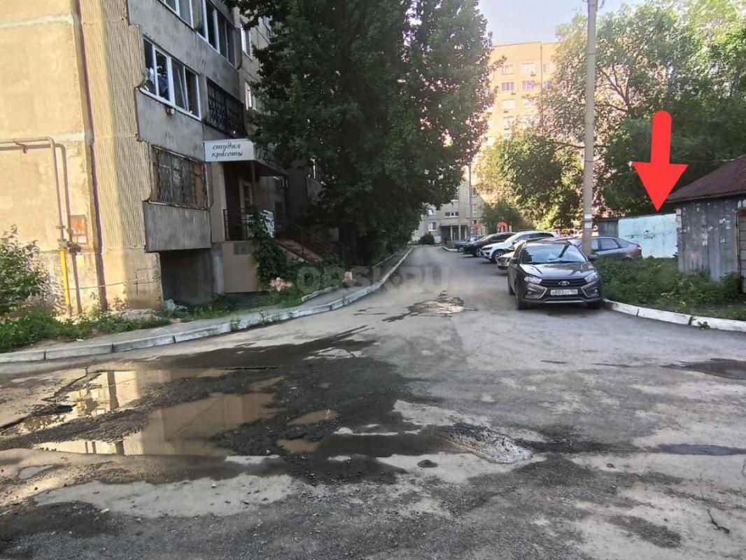 Металлический гараж 3м*4м каркасный расположен во дворе дома ул. - Орск