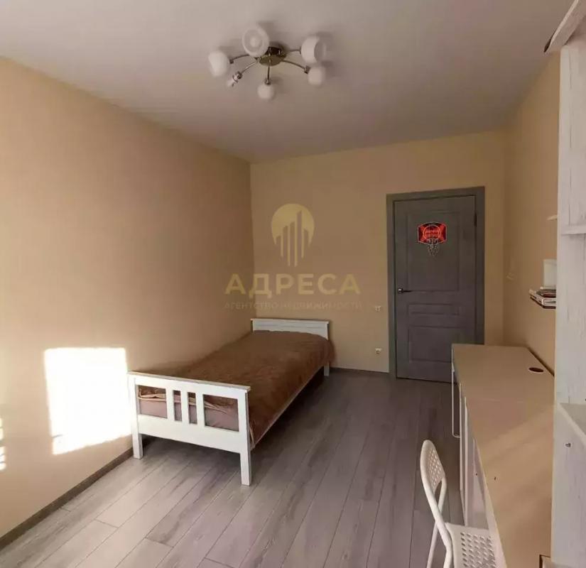 Продам 3 ком квартиру в монолитно-кирпичном доме по адресу г. - Оренбург