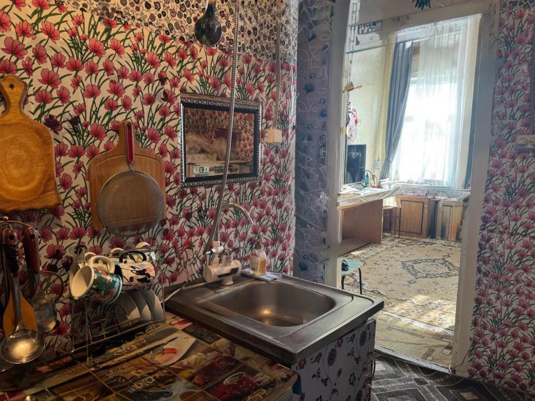 Продается квартира на втором этаже двухэтажного дома, расположенный в центре города, по адресу
Маяко - Оренбург