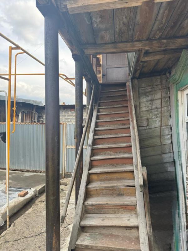 Продается квартира на втором этаже двухэтажного дома, расположенный в центре города, по адресу
Маяко - Оренбург